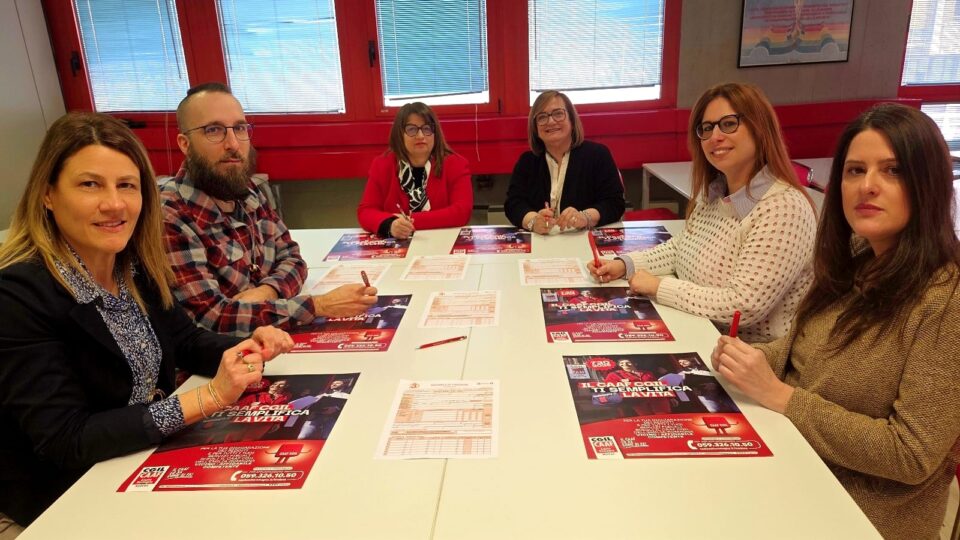 Alcuni componenti del team fiscale Caaf Cgil Modena